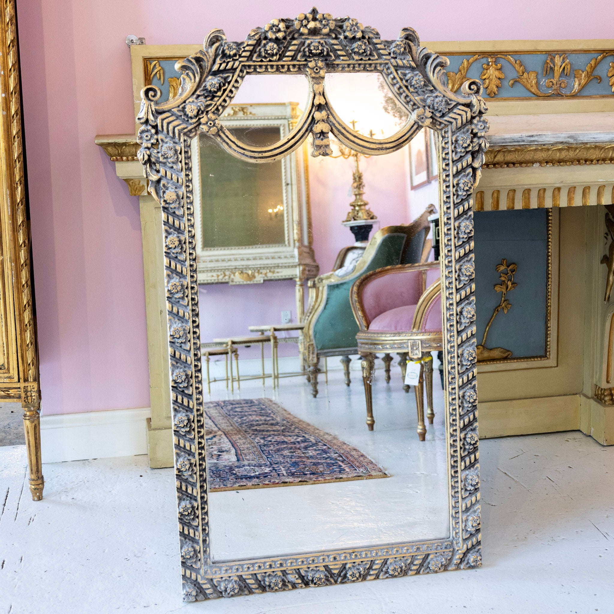 イタリア製 Louis XVI様式金彩ウォールミラー クラシック ルイ16世 Louis XVI Mirror – Carved Floral Garland Frame with Aged Patina