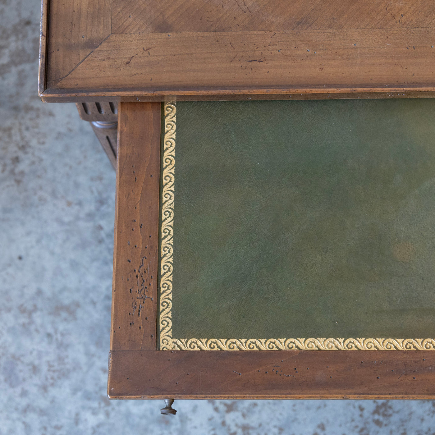 Louis XV Walnut Coffee Table – Slide-Out Leather Panel & Chevron Inlay
