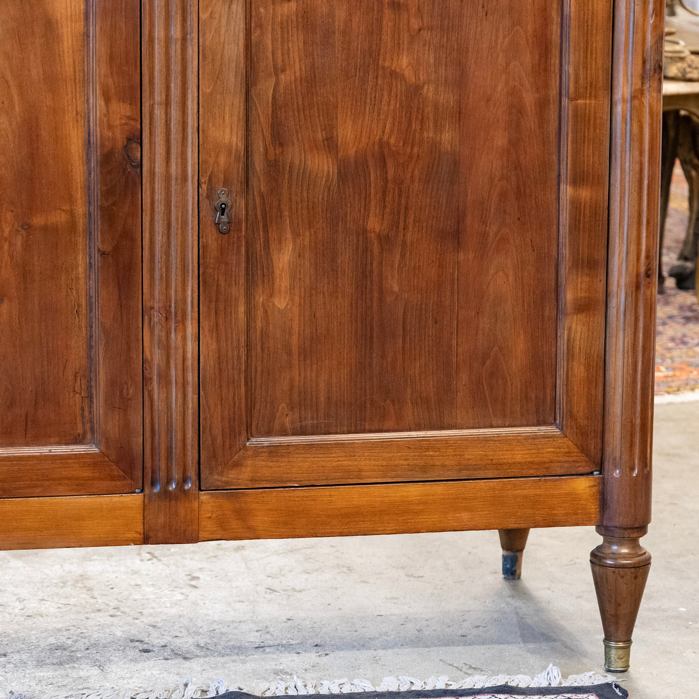 Louis XVI Wood Sideboard – Fluted Columns & Square Pulls