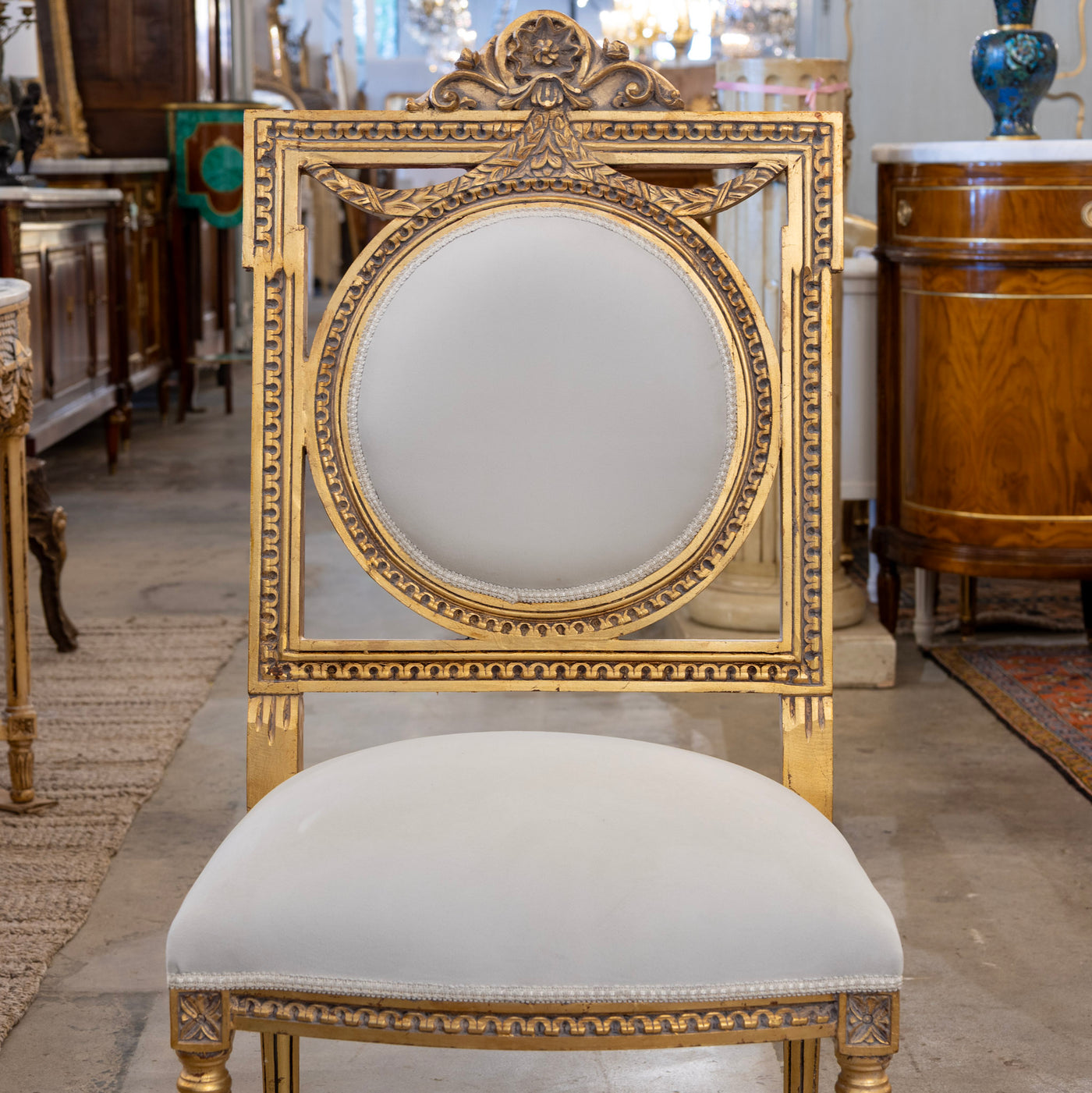 Louis XVI Gilded Dining Chair – Detailed Carvings with White Velvet Upholstery