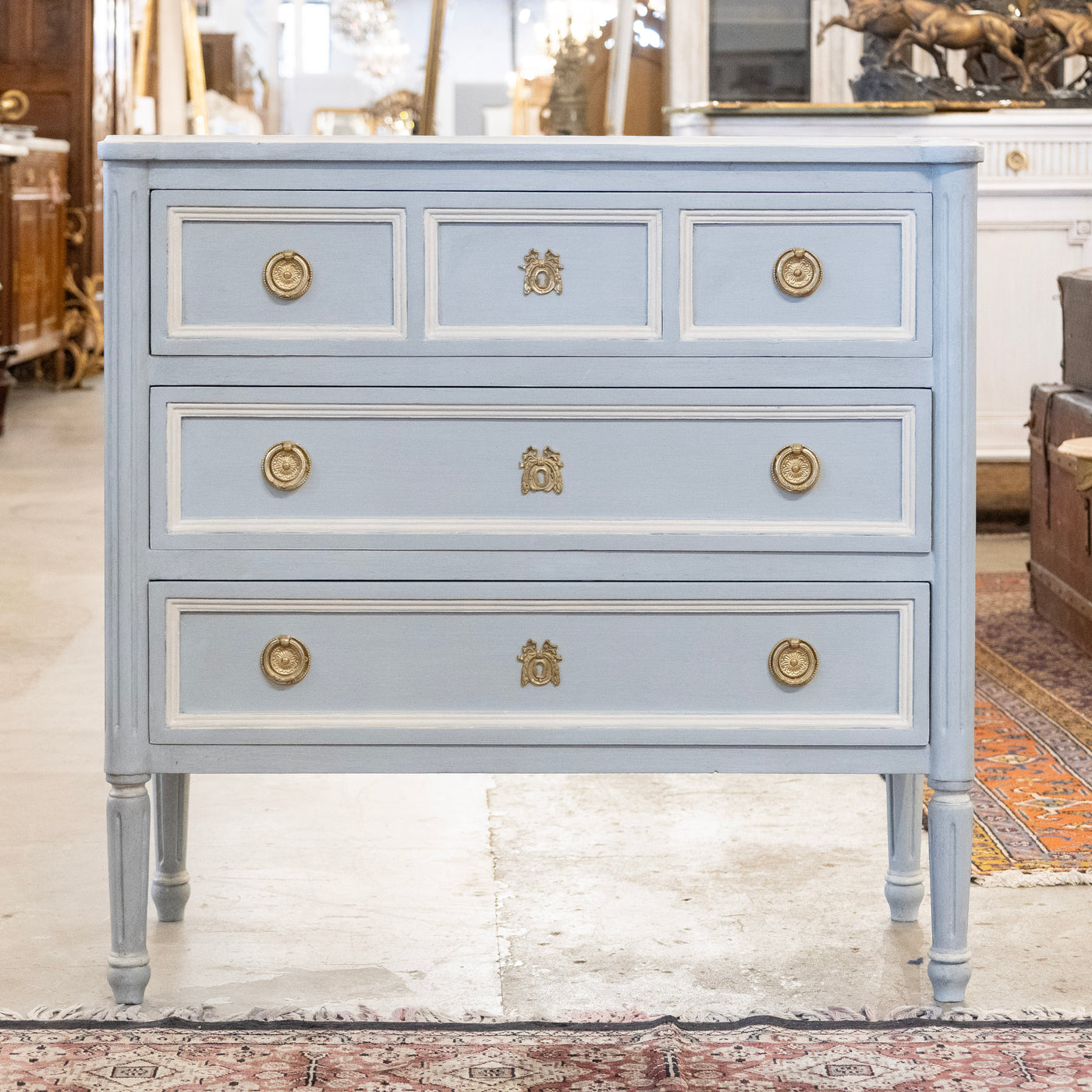 blue 3 drawer dresser Swedish 3-Drawer Chest – Rounded Corners & Brass Pulls in Style SKU: F-DRS-SCP-SHRT-SS The table has 1 Portia And Scarlett 23166 Size:S 8