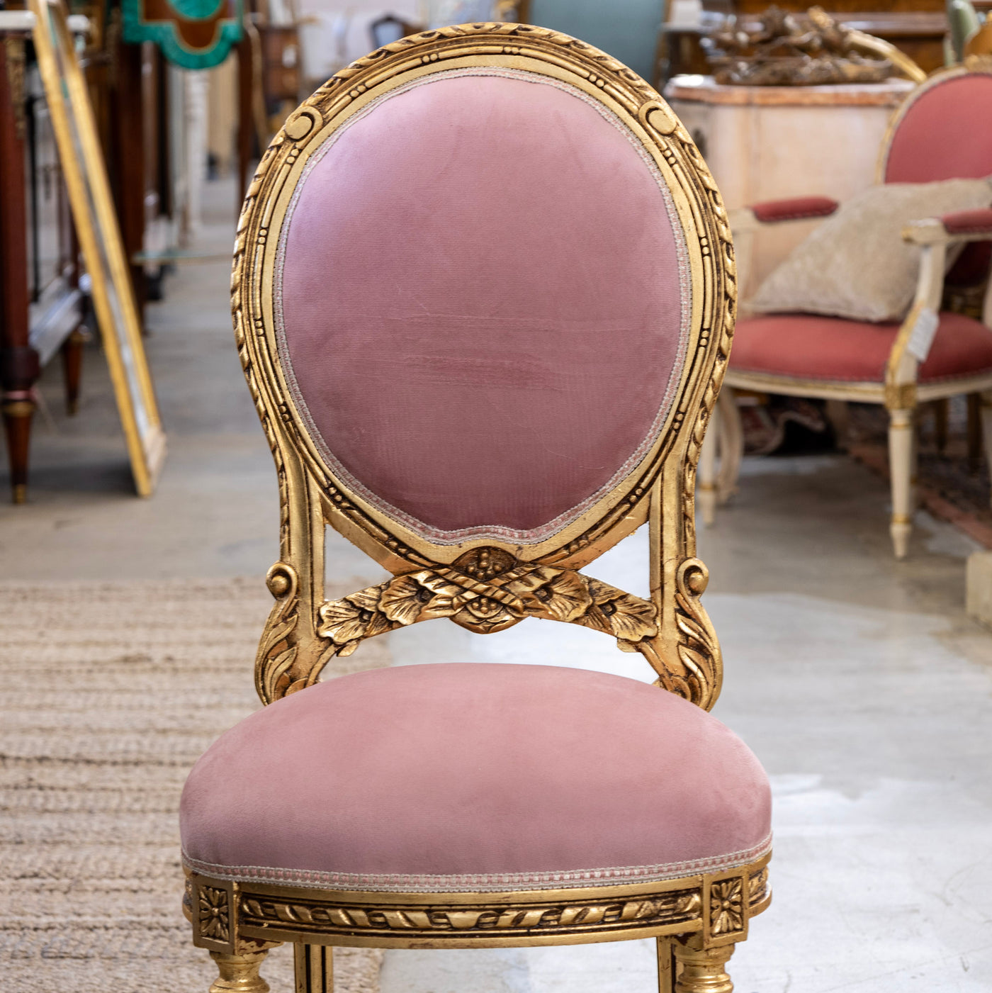 Louis XVI Accent Chair – Gilded Carvings & Pink Velvet