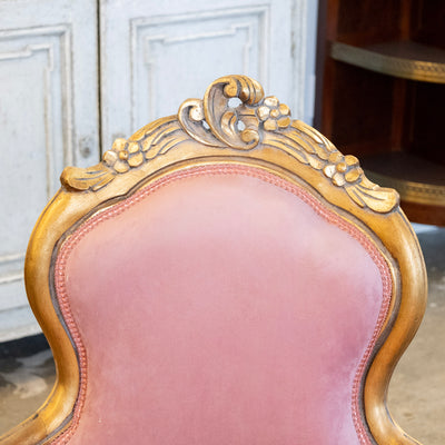 Louis XV Gilded Carved Chaise Lounge – Pink Velvet Upholstery