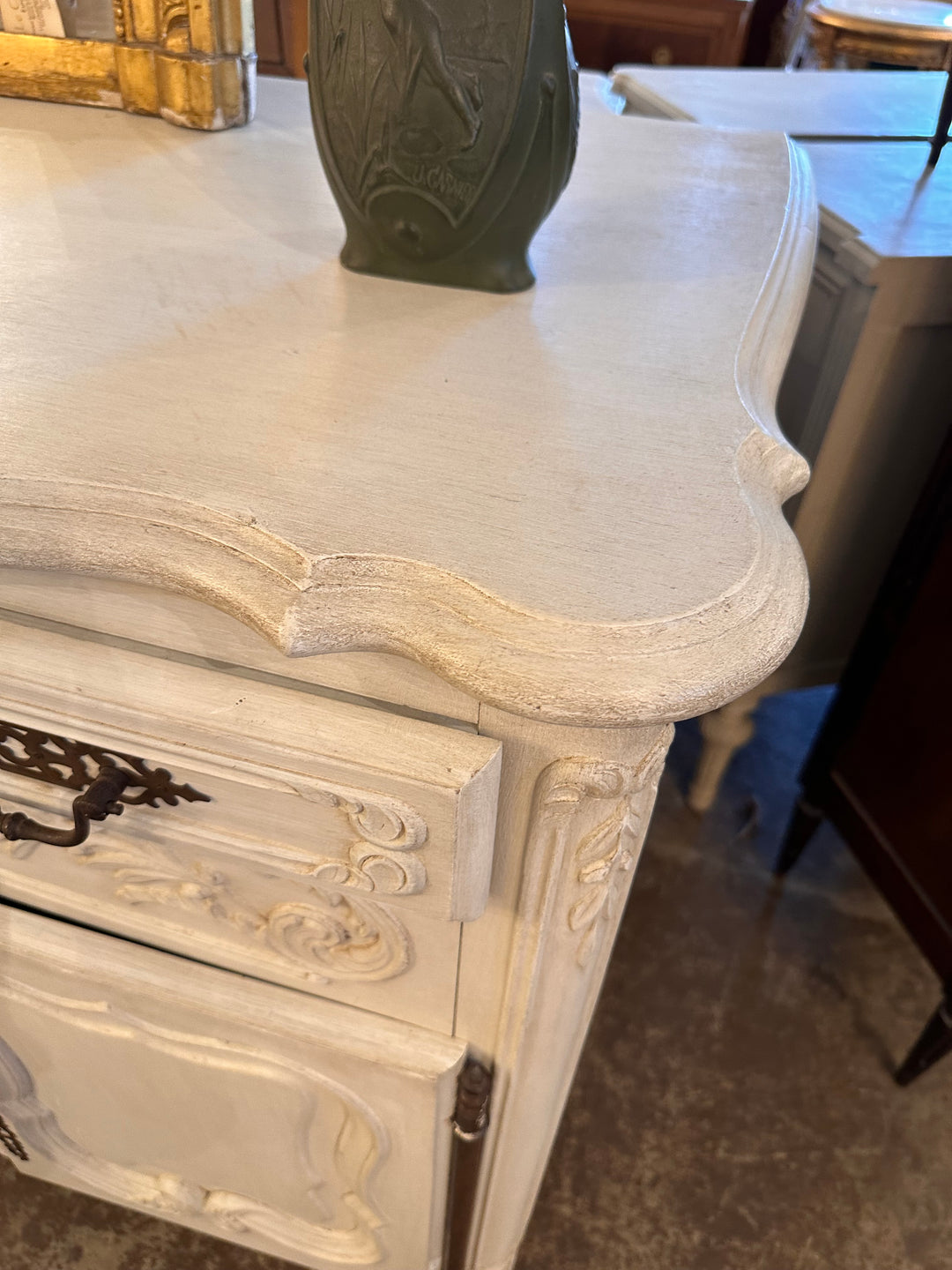 French Country White Sideboard – Le Chateau