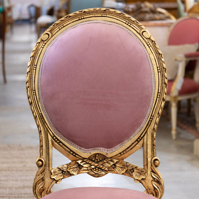 Louis XVI Accent Chair – Gilded Carvings & Pink Velvet
