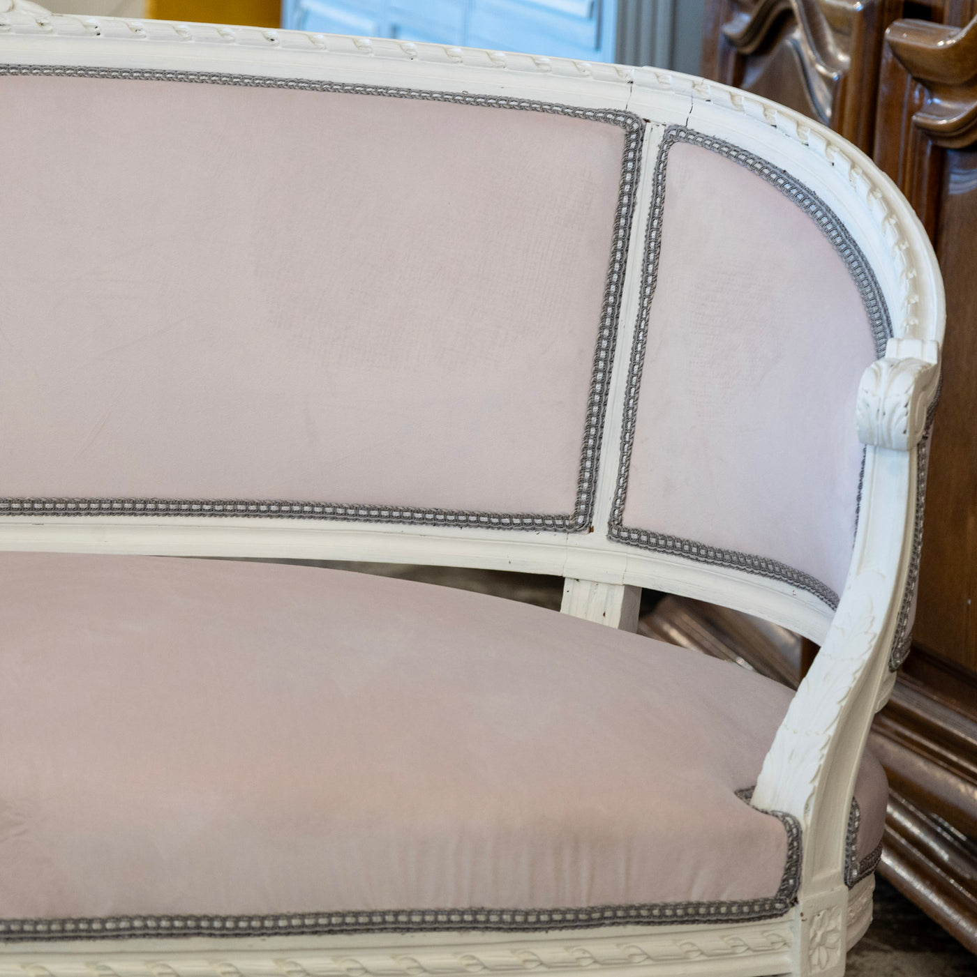 Louis XVI Petite Settee – White Frame & Baby Pink Velvet Upholstery