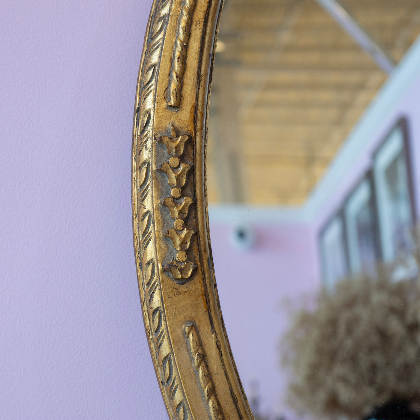 Gilded Oval Mirror – Carved Detailing