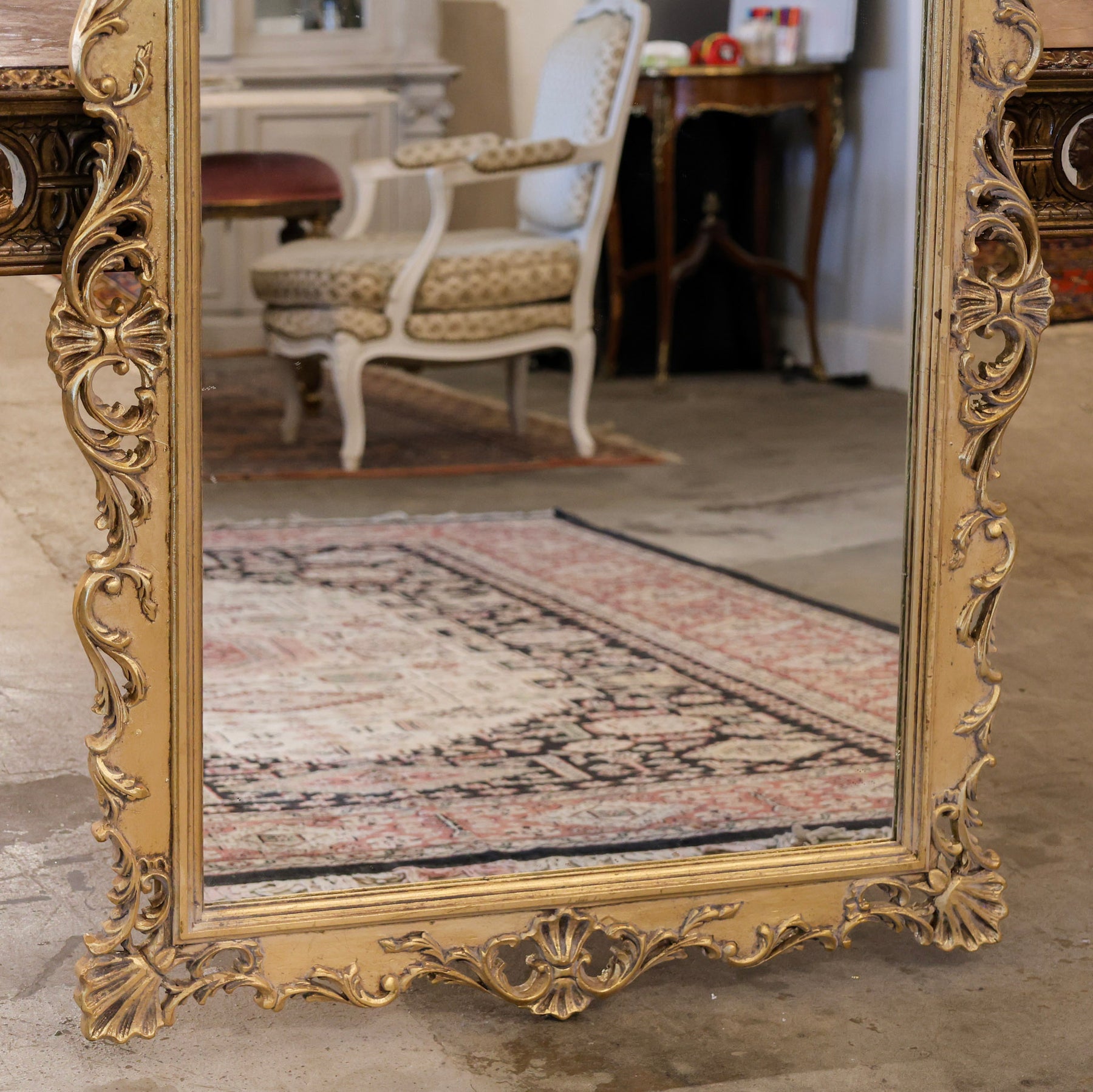 Si Shellcrest Louis XV Gilded Mirror – Shell Crest with Carved Scrollwork – Le Chateau