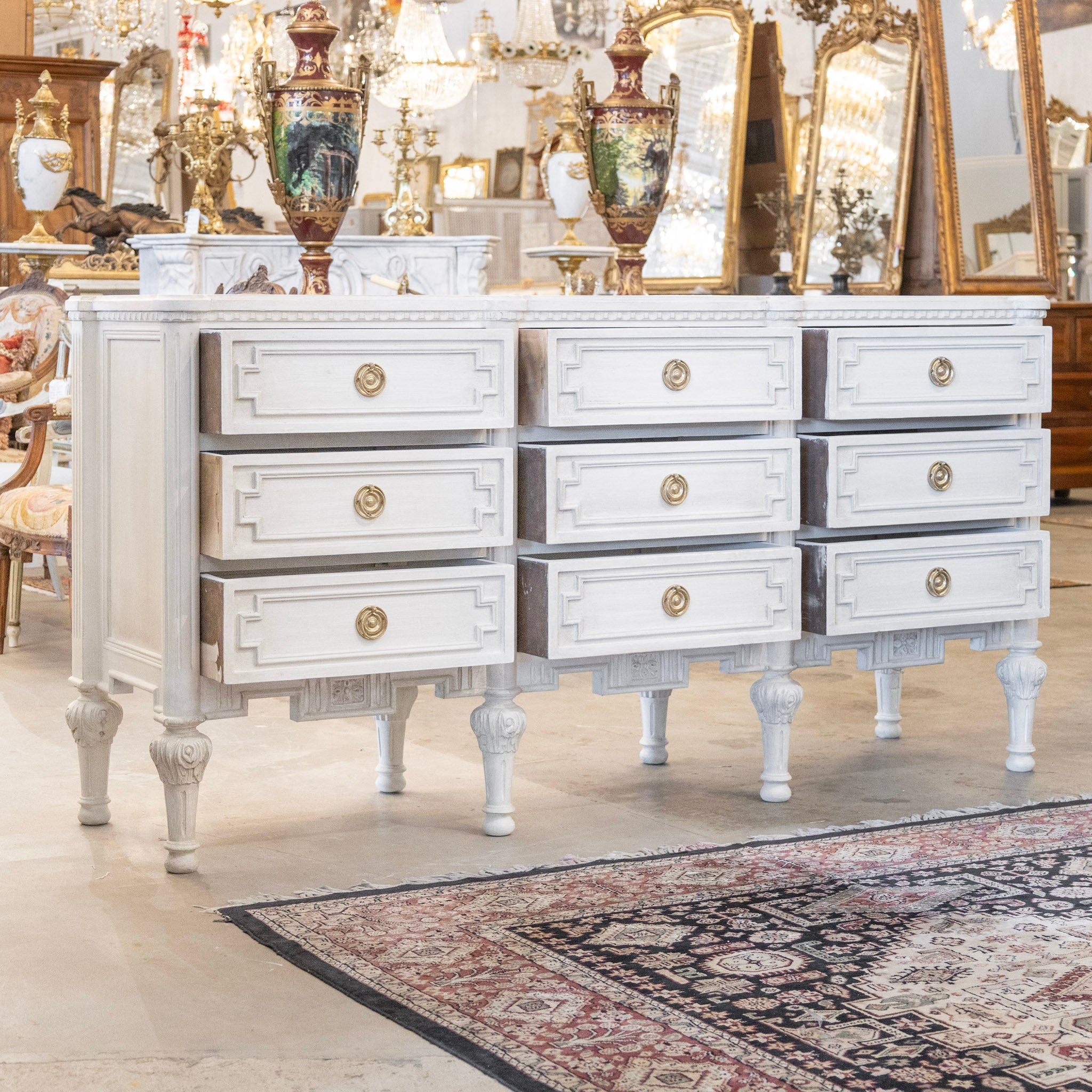 Louis XVI 6-Drawer Dresser – Antique White with Gold Trim & Ornate Pul – Le Chateau