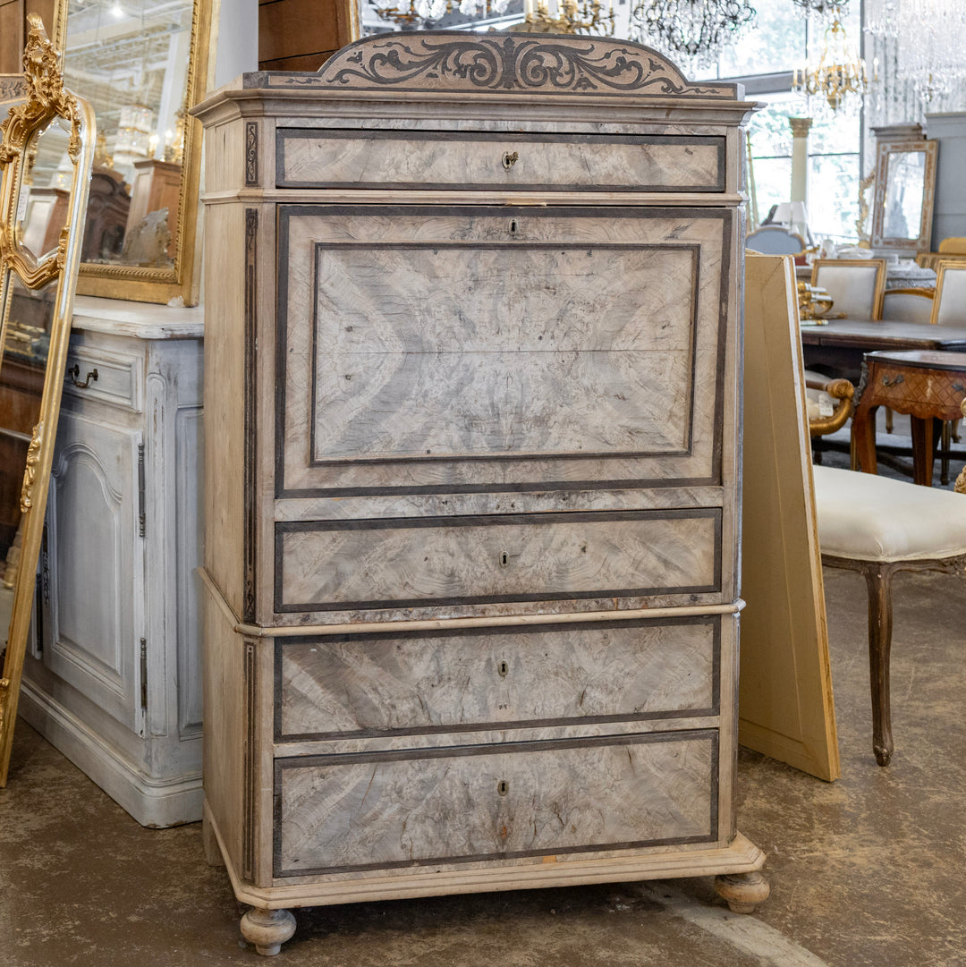 Tables & Desks – Le Chateau