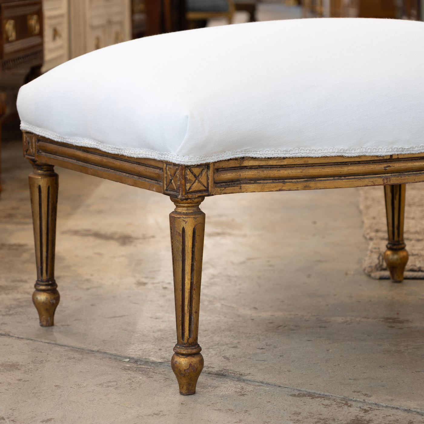 Louis XVI Gold Bench – Curved Trim & White Linen Upholstery