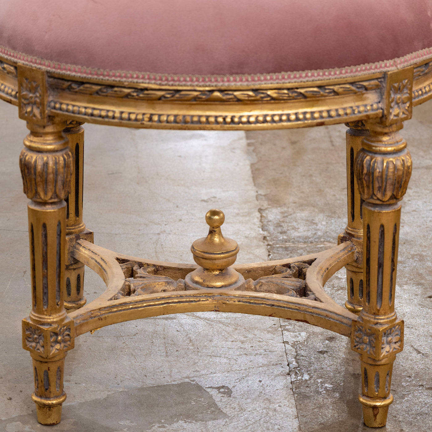 Louis XVI Gilded Round Stool – Pink Velvet Upholstery