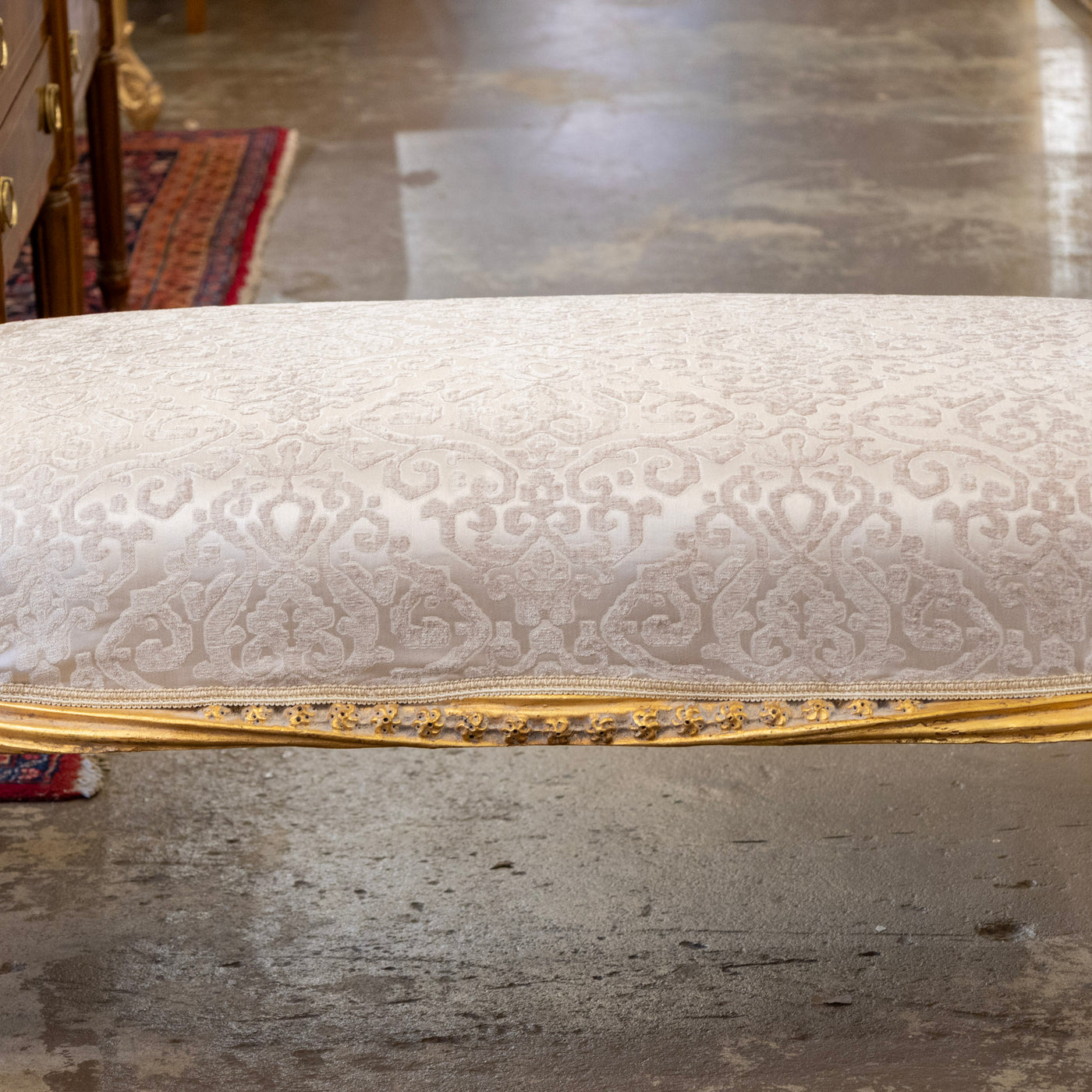 Louis XV Gilded Curule Bench – Floral Carvings & Beige Damask Upholstery