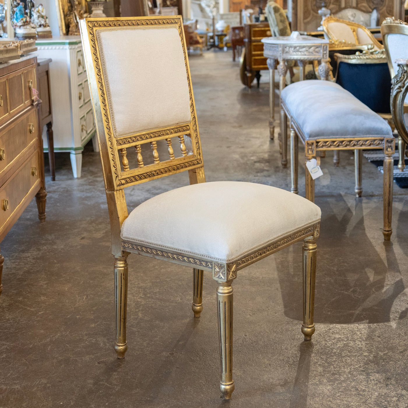 Louis XVI Gilded Dining Chair – Carved Frame & White Silk-Weave Upholstery