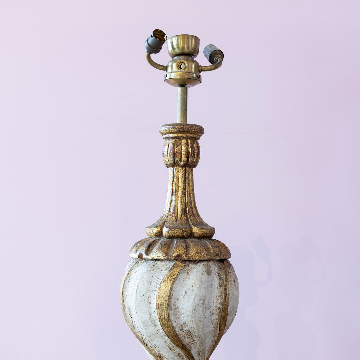 Italian Carved Wood Lamp – Hand-Painted Detailing