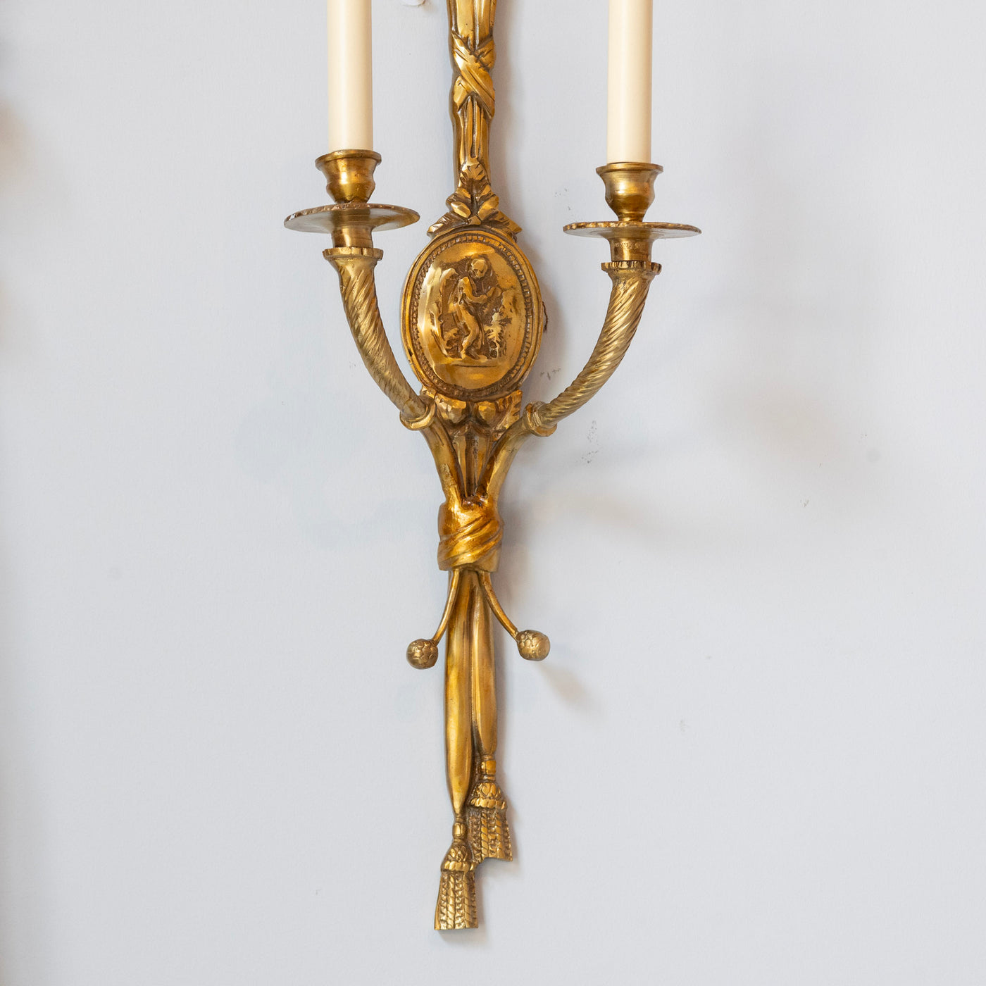 Pair of Louis XVI Gilded Wall Sconces – Ribbon Frame & Neoclassical Portrait