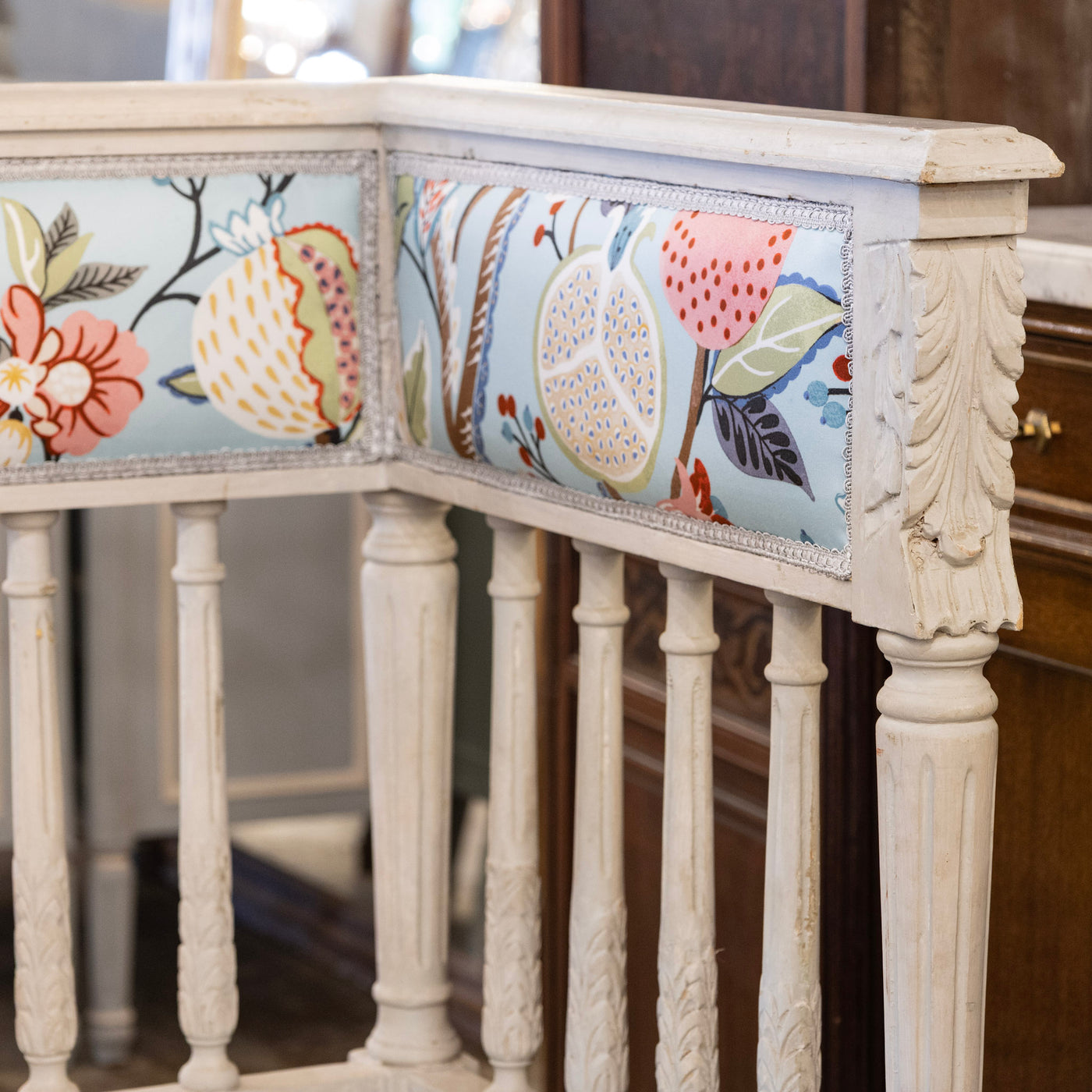 Swedish Painted Settee – Blue Botanical Print Upholstery