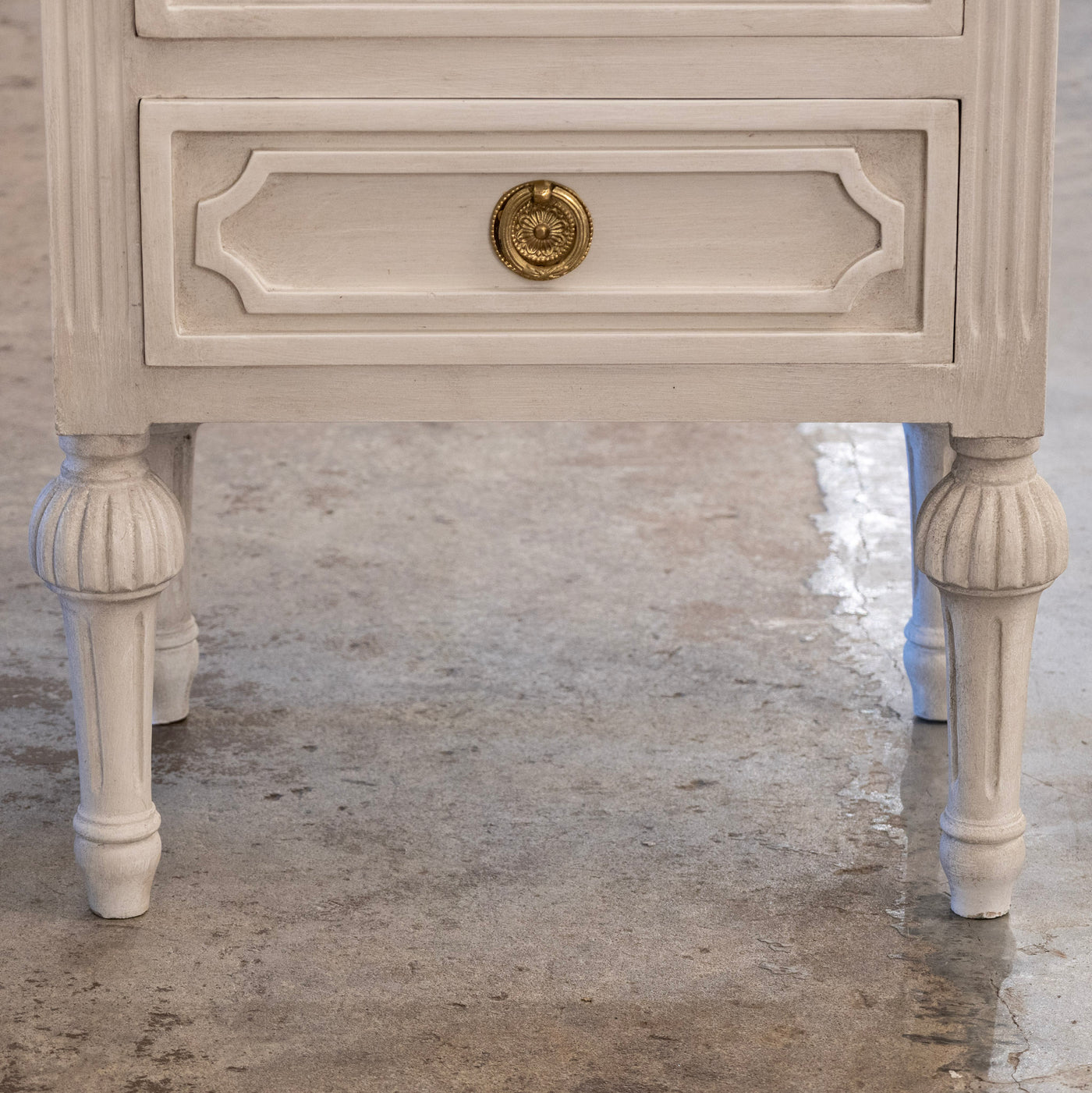 Swedish Slim 3-Drawer Nightstand – Antique White Finish
