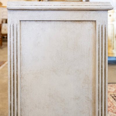 Swedish 3-Drawer Chest – Closed Block Carved Wreath Trim Detailing in Distressed Grey Finish