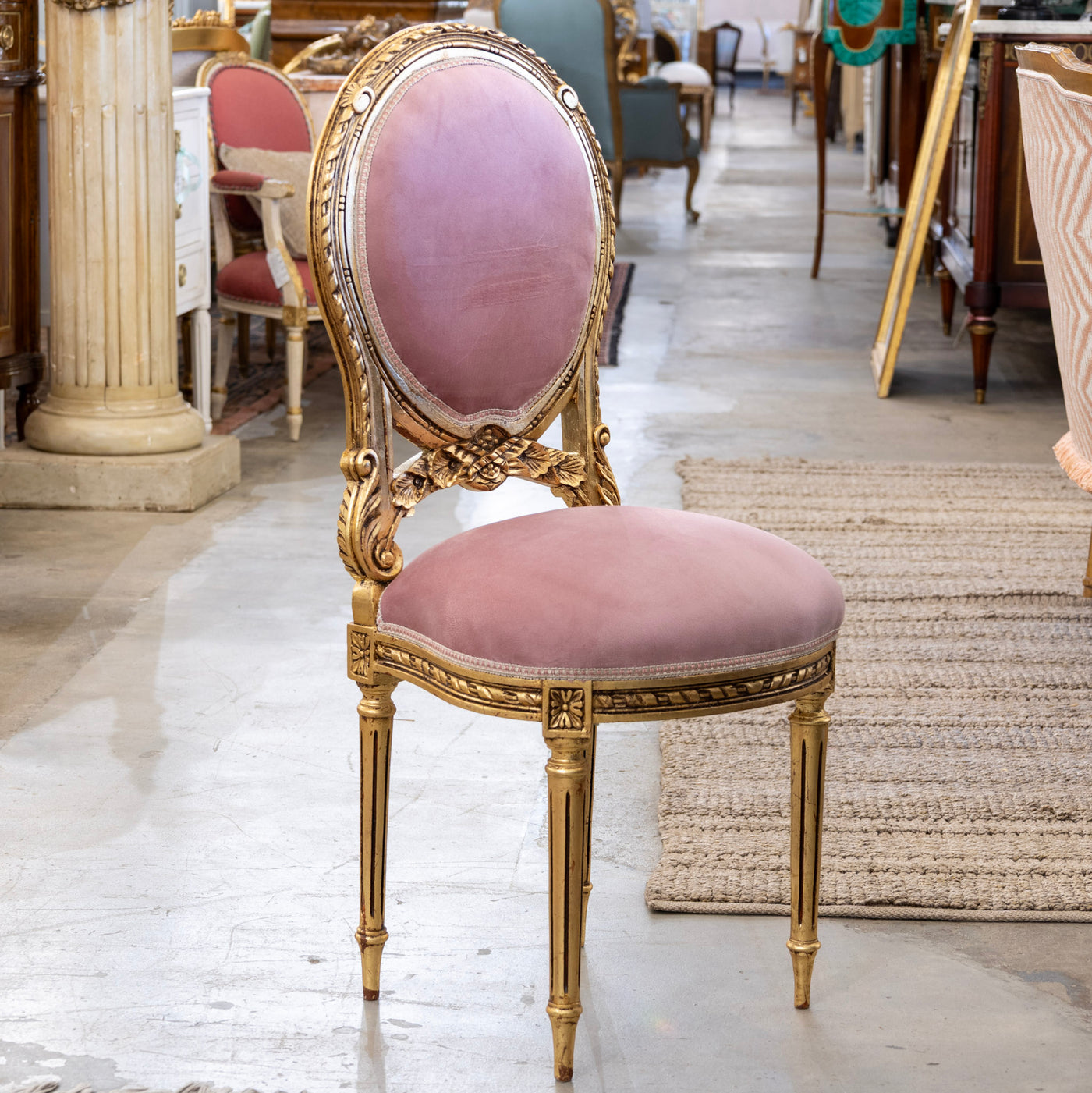Louis XVI Accent Chair – Gilded Carvings & Pink Velvet