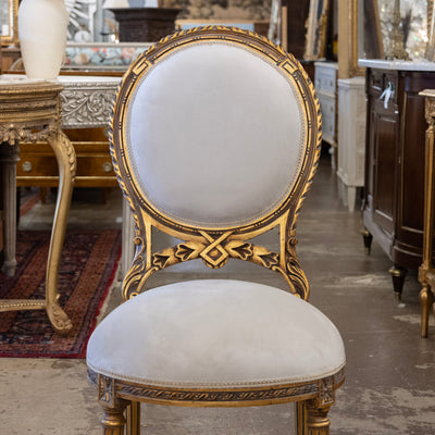 Louis XVI Round Dining Chair – Soft Gray Velvet & Gilded Frame