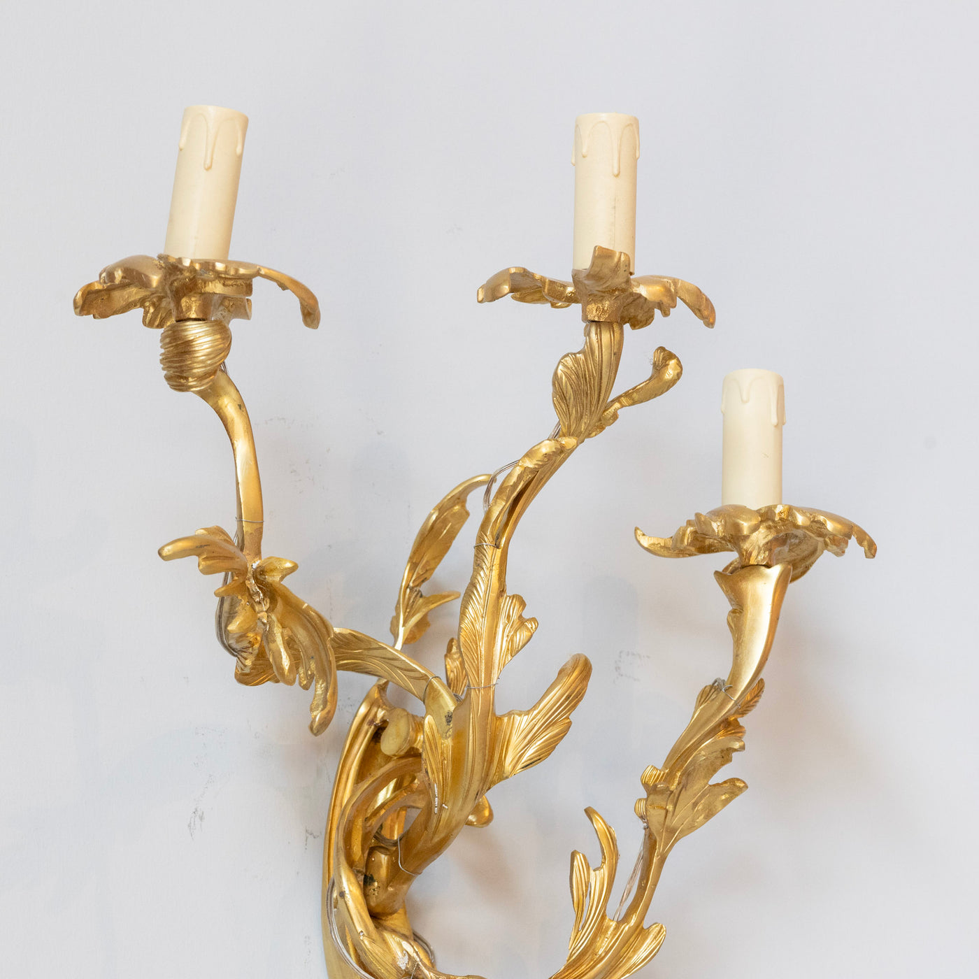 Louis XV Gilded Sconce – Bright Gold with Leaf Carved Frame - Wired Sconces | Le Chateau (Atlanta, GA) • 3