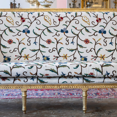 Louis XVI Gilded Settee – White Linen & Embroidered Floral Upholstery