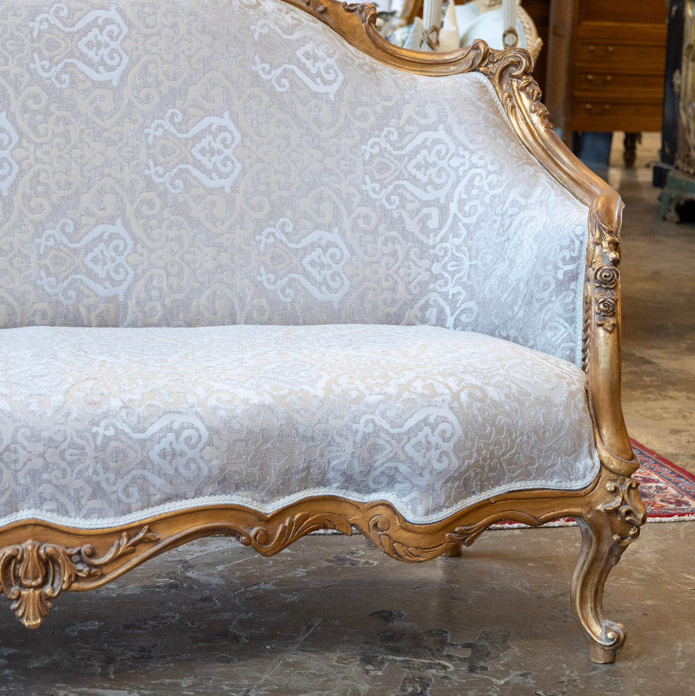 Louis XV Gilded Sofa – Carved Frame & Cream Damask Upholstery