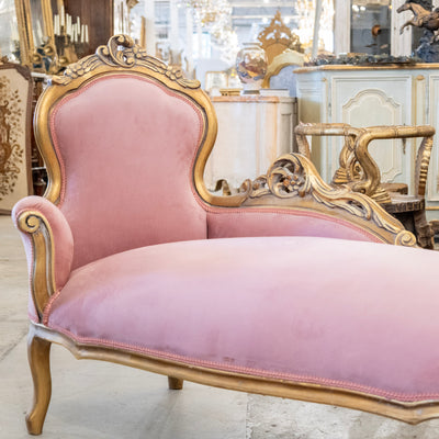 Louis XV Gilded Carved Chaise Lounge – Pink Velvet Upholstery
