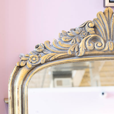 Louis XVI Rounded Gilded Mirror – Shell Crest & Fluted Trim