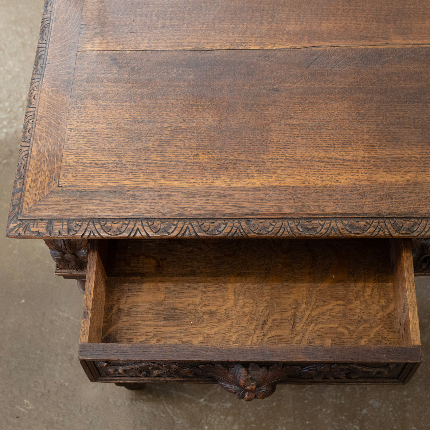 French Barley Twist Writing Desk – Hand-Carved Floral Detailing