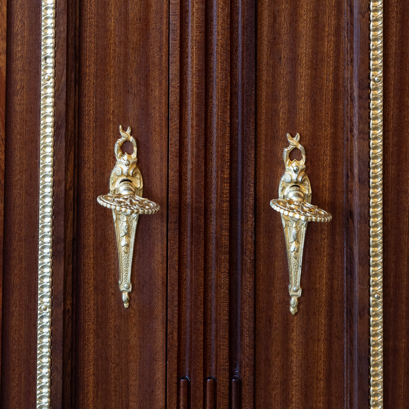 Louis XVI Burl Wood Demilune Sideboard – Gilded Bronze Accents & White Marble Top