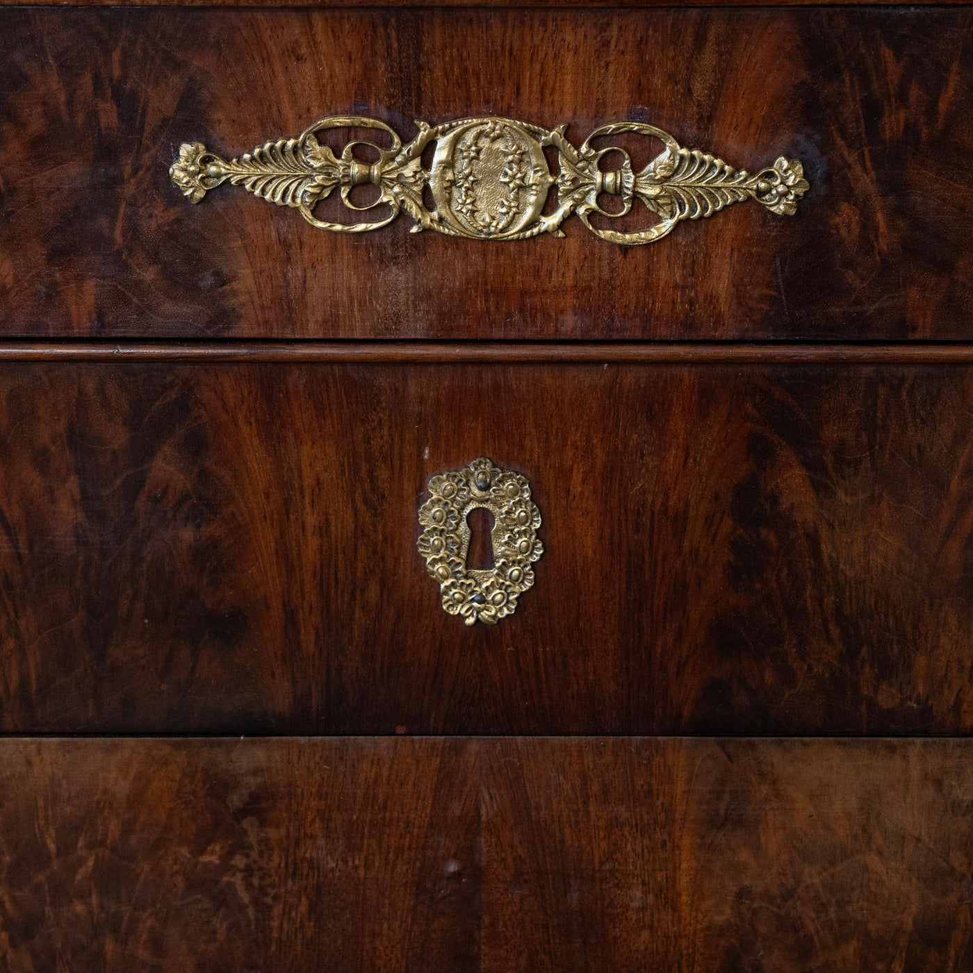Wooden Jewelry Vitrine – Blue Floral Lined Interior & Brass Hardware