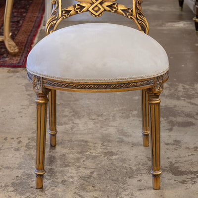 Louis XVI Round Dining Chair – Soft Gray Velvet & Gilded Frame