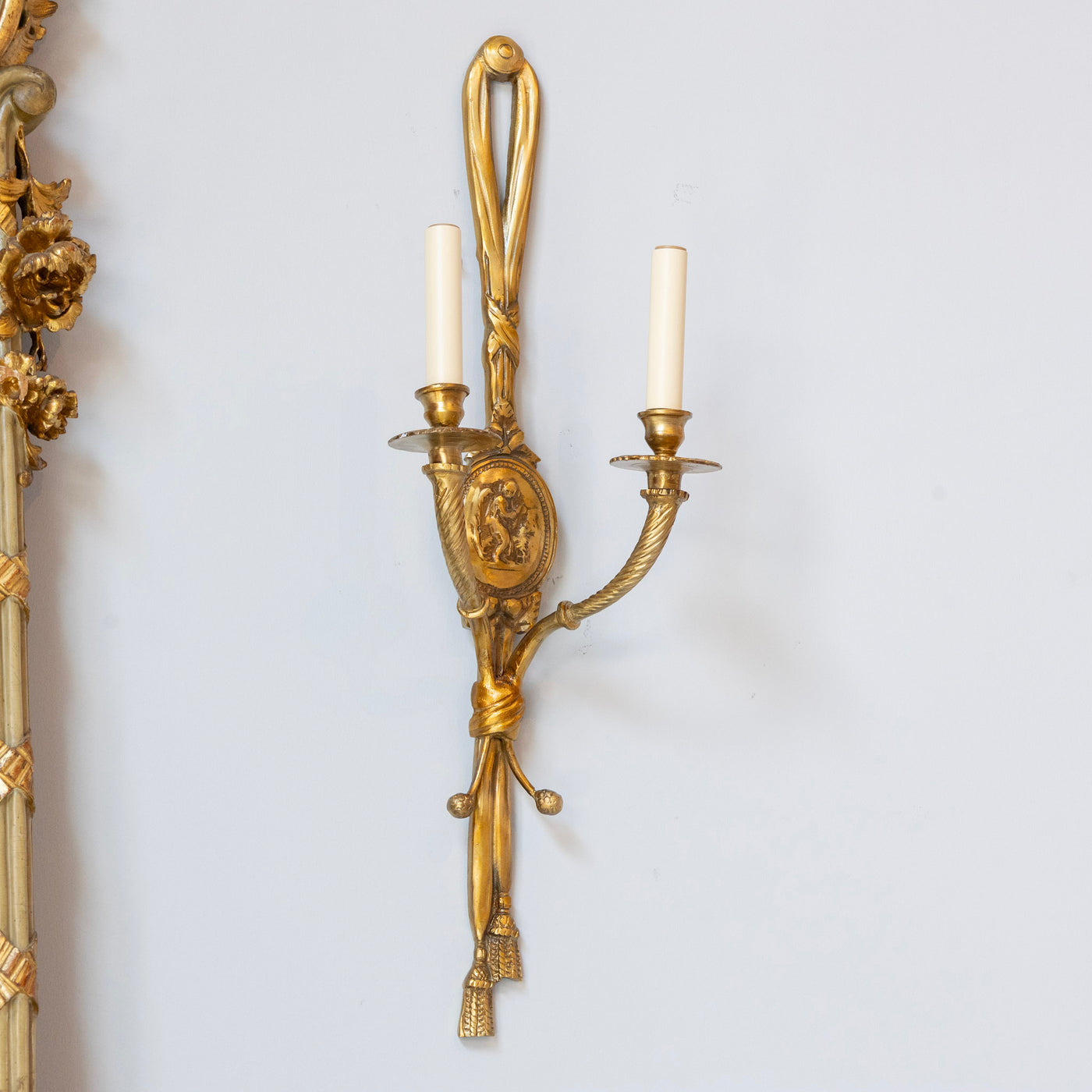 Pair of Louis XVI Gilded Wall Sconces – Ribbon Frame & Neoclassical Portrait