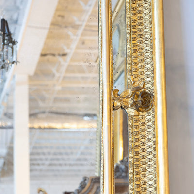 Louis XV Gilded Mirror – Ornate Carvings & Intricate Detailing