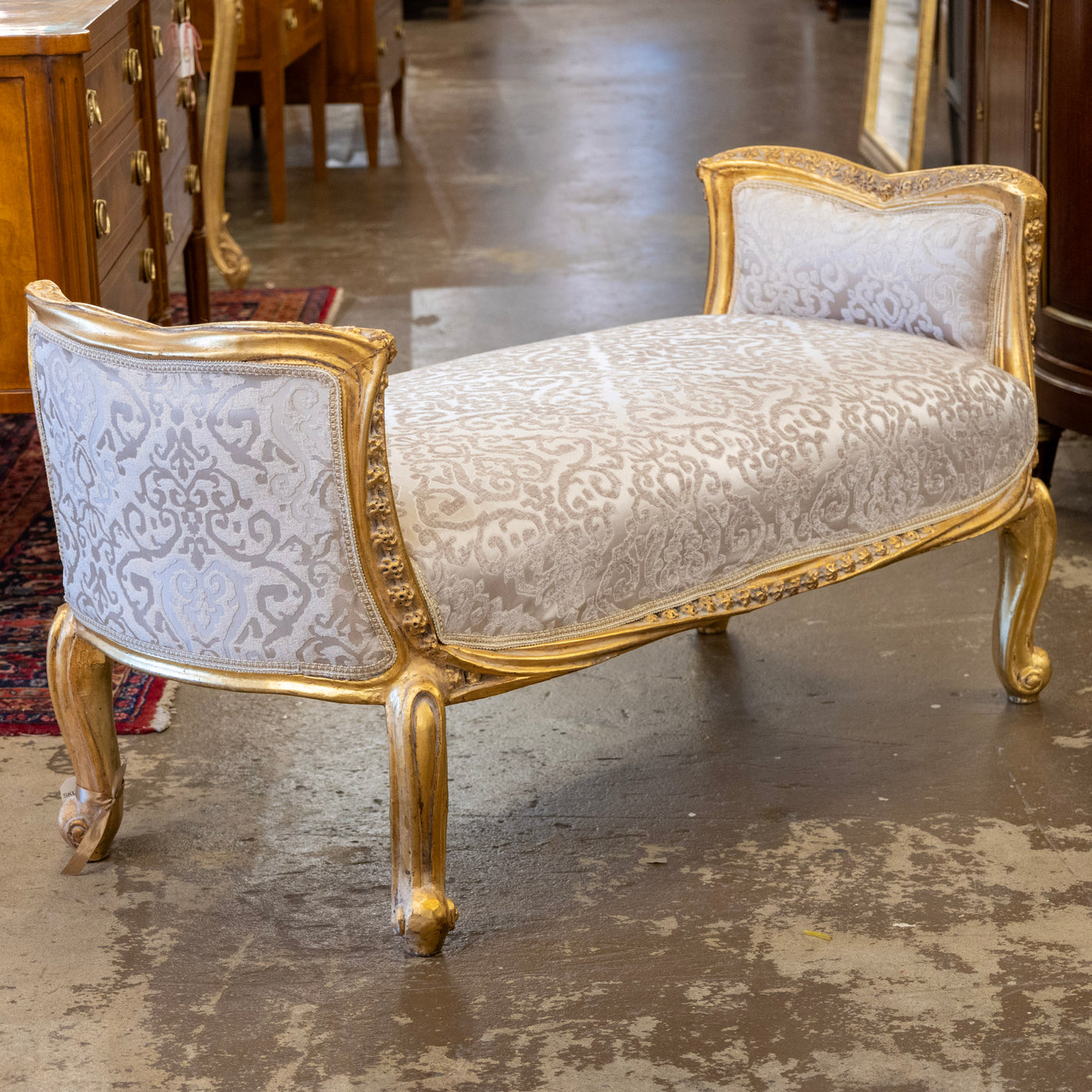 Louis XV Gilded Curule Bench – Floral Carvings & Beige Damask Upholstery