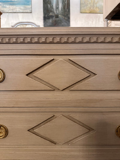 Swedish Chest with Diamond Carving in Light Gray