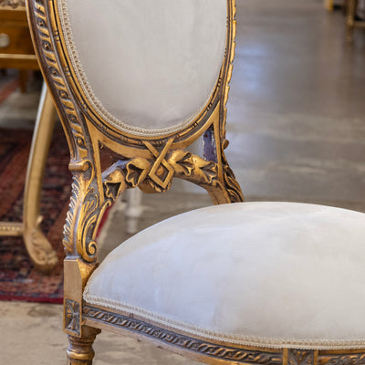 Louis XVI Round Dining Chair – Soft Gray Velvet & Gilded Frame