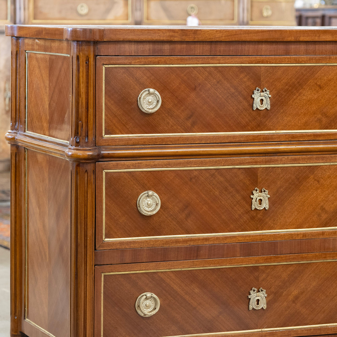 Louis XVI Burl Wood 3-Drawer Nightstand – Rounded Corners and Gold Inlay
