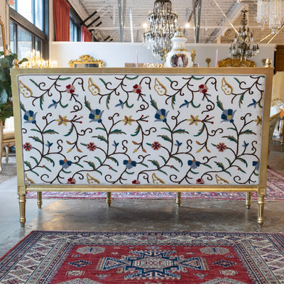 Louis XVI Gilded Settee – White Linen & Embroidered Floral Upholstery