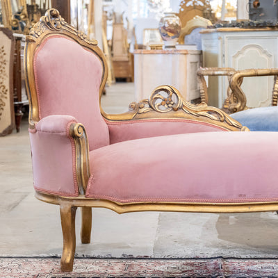 Louis XV Gilded Carved Chaise Lounge – Pink Velvet Upholstery