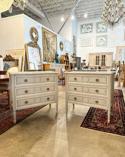 Swedish Rounded Corner Chest with Circle Carving