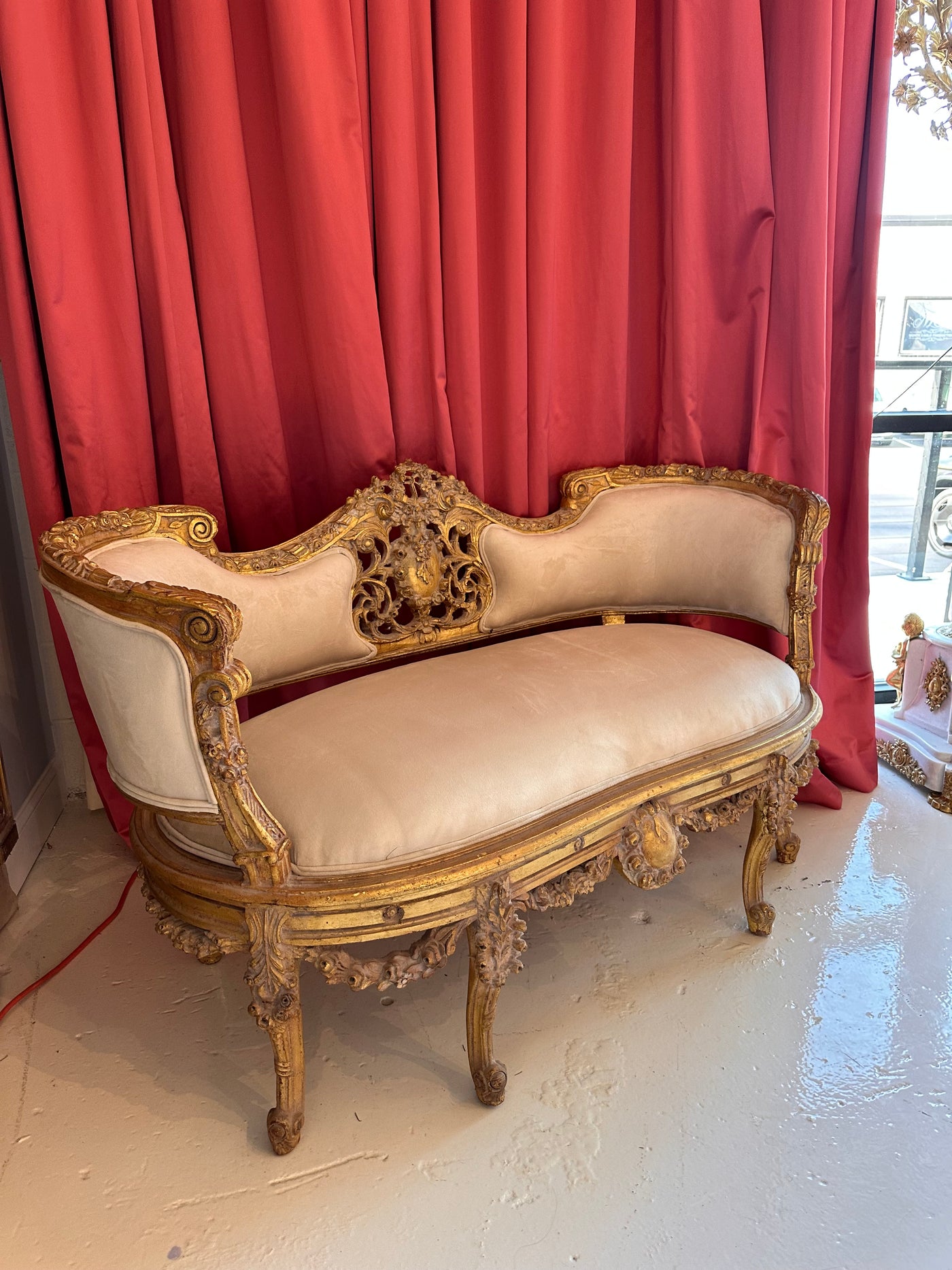 Louis XV Ornate Off White Velvet Settee