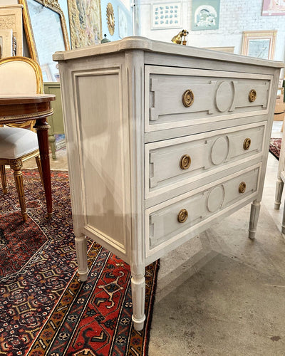 Swedish Rounded Corner Chest with Circle Carving