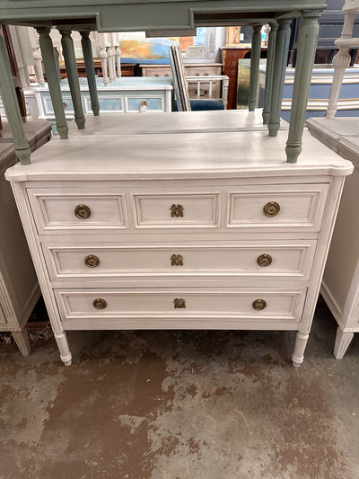 Swedish Chest With Rounded Corner & Round Leg