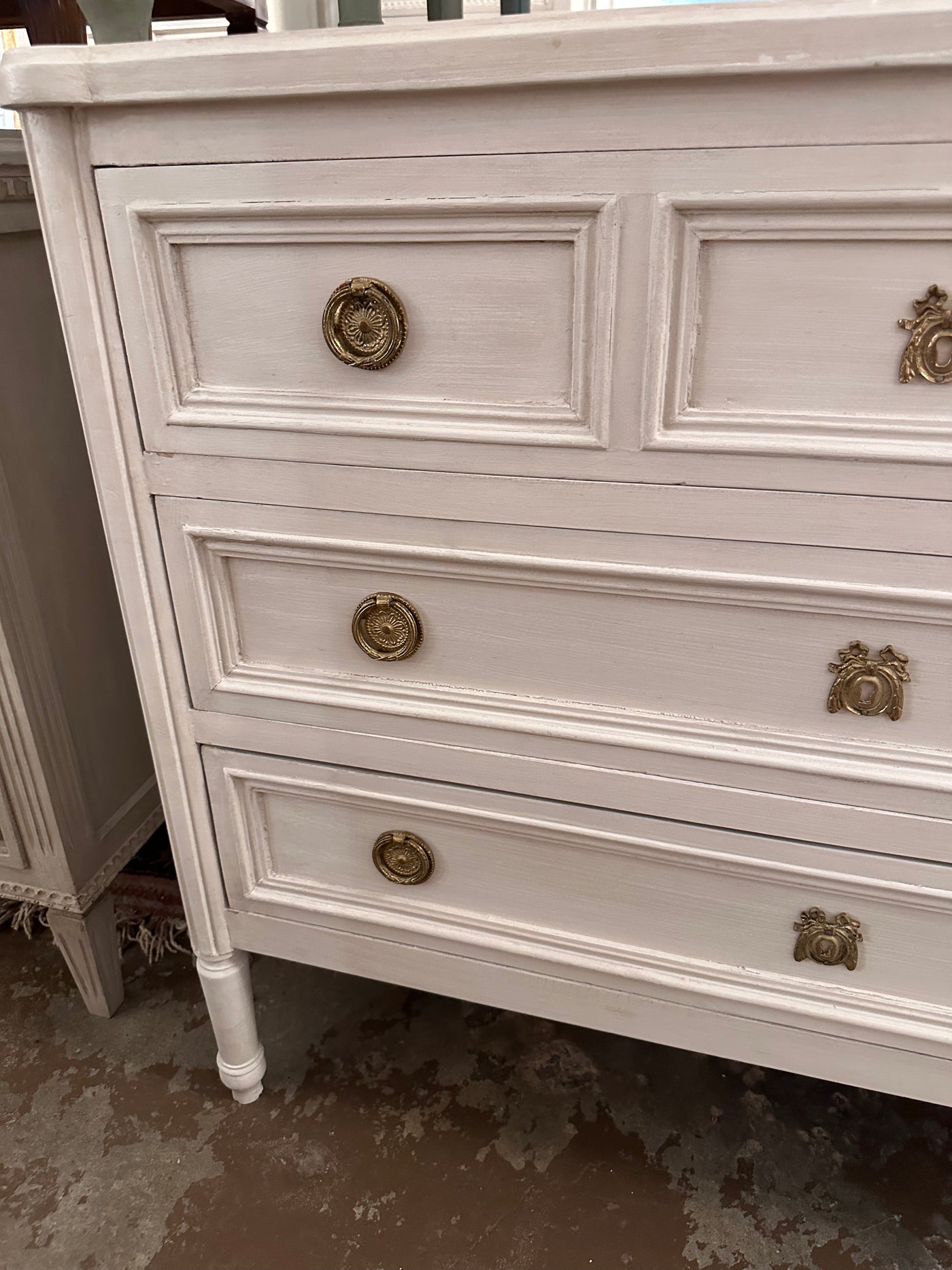 Swedish Chest With Rounded Corner & Round Leg