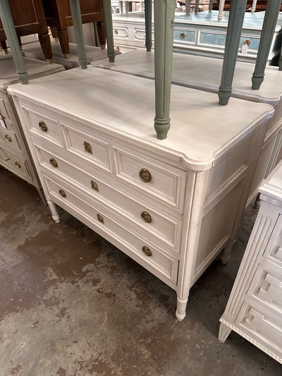 Swedish Chest With Rounded Corner & Round Leg