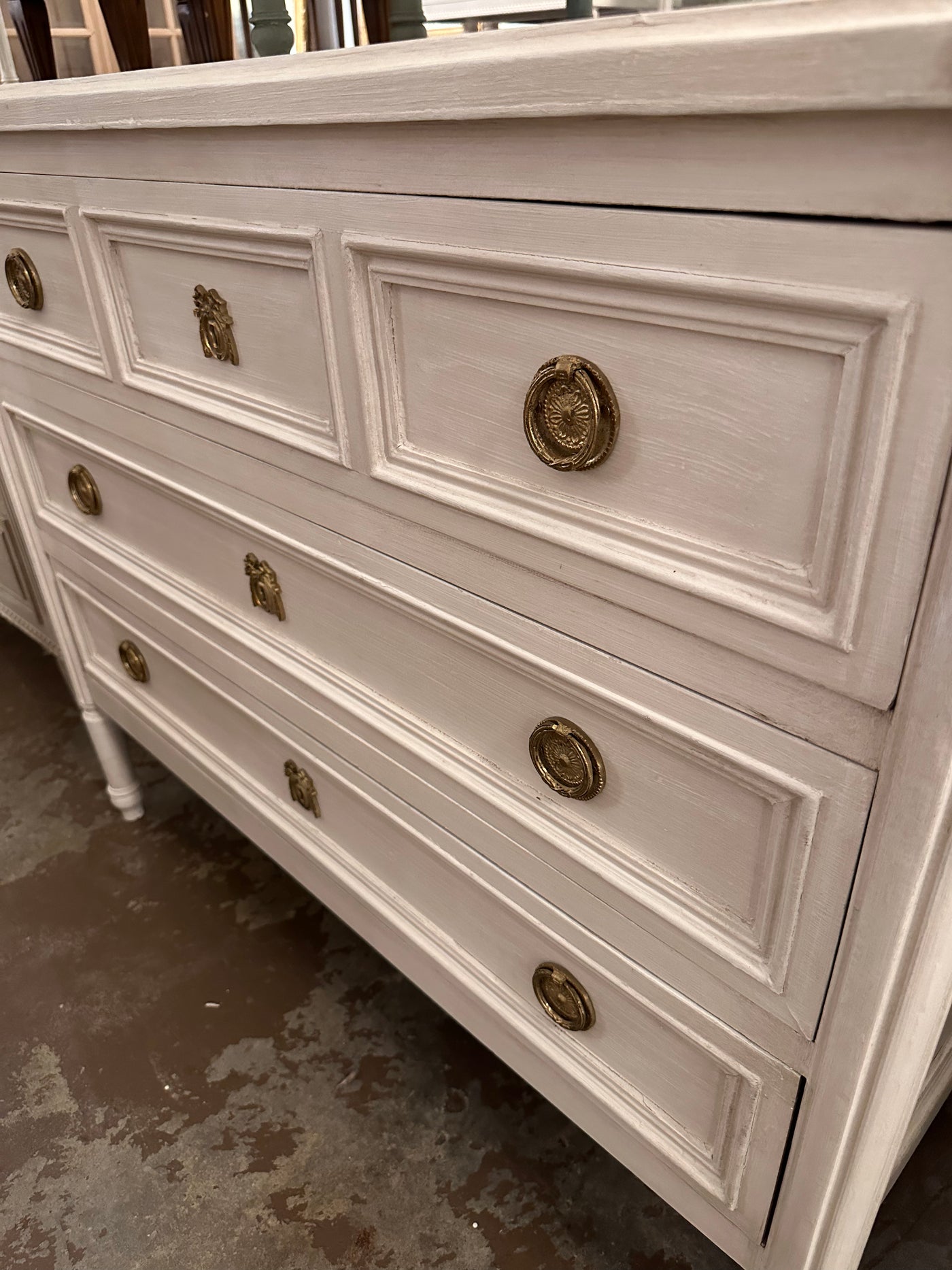 Swedish Chest With Rounded Corner & Round Leg