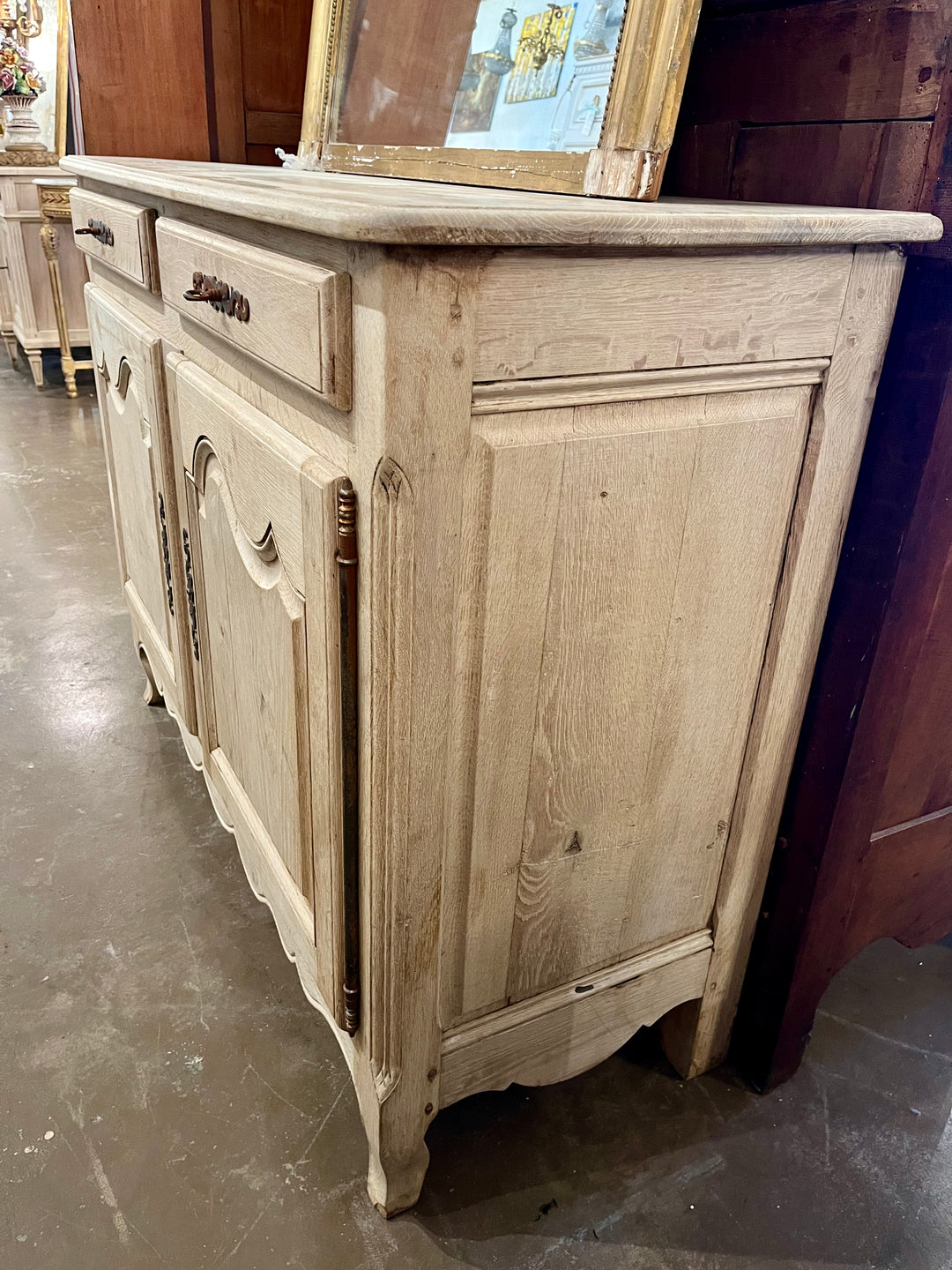 French Country 2 Door Cabinet – Le Chateau